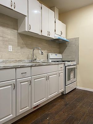4th image of 92-12 179th Pl #1