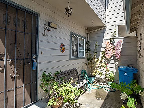 2nd image of 1179 Eardley Ave