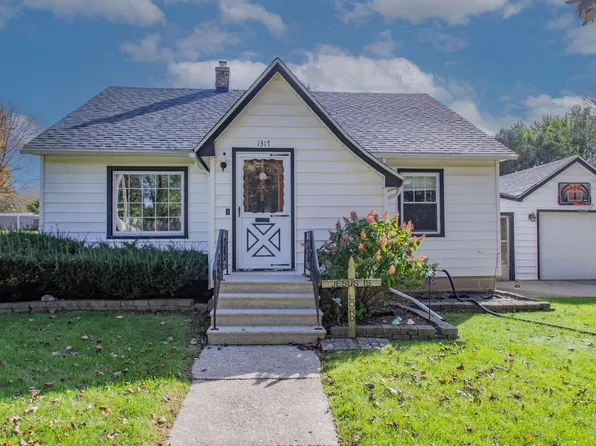 1317 Sunset AVENUE, Watertown, WI 53094