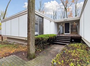 29252 Summerwood Rd, Farmington Hills, MI 48334