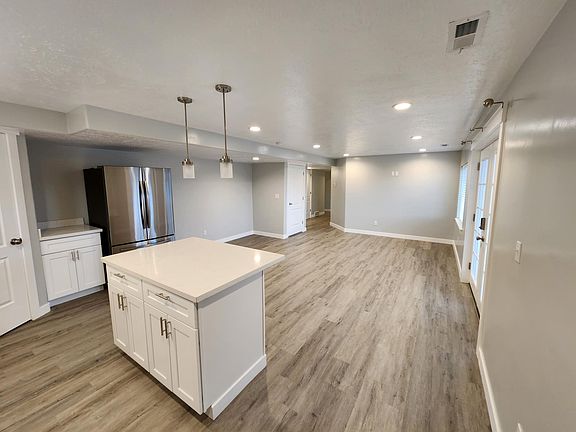 2nd image of 501 N Hill View Dr