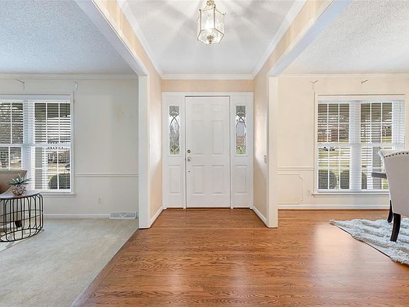 2nd image of 2104 Pardoroyal Dr