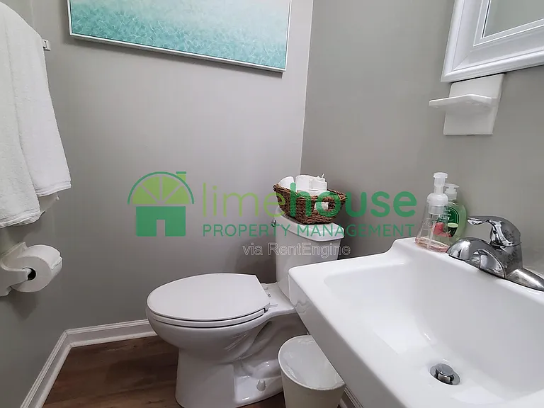 1009 Barclay Sq — Photo 10