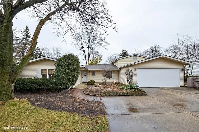 1685 Highland Ave photo 1