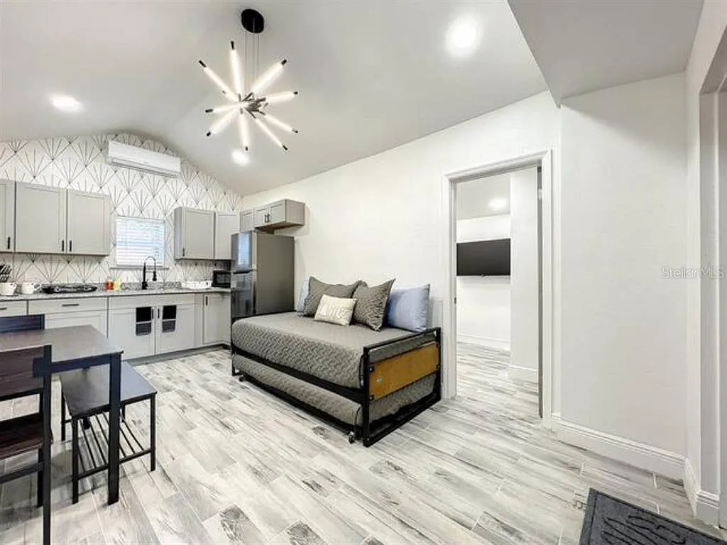 1 bed, 1.0 bath, 600 sqft, $2,100 — Photo 4