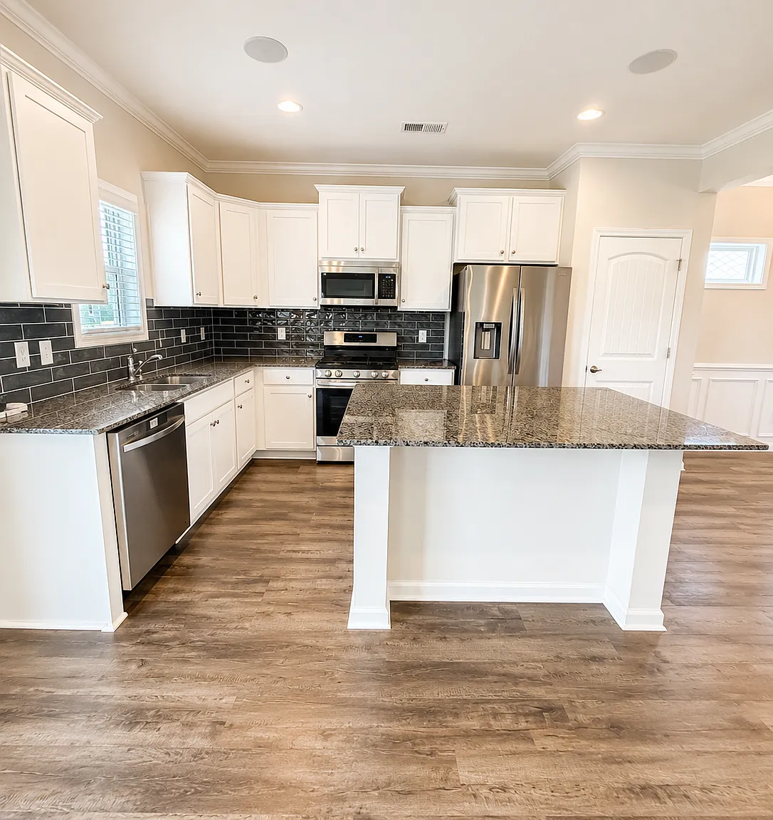 4 bed, 2.5 bath, 2342 sqft, $2,195 — Photo 3