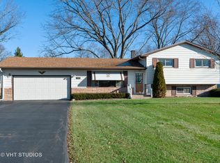 10002 Circle Dr, Richmond, IL 60071