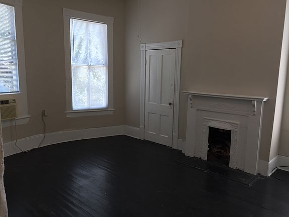 3rd image of 101 W 38th St APT C