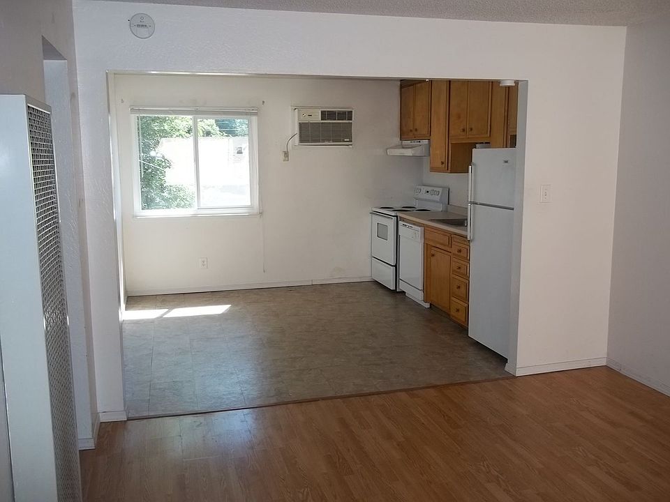2nd image of 512 I St APT 9