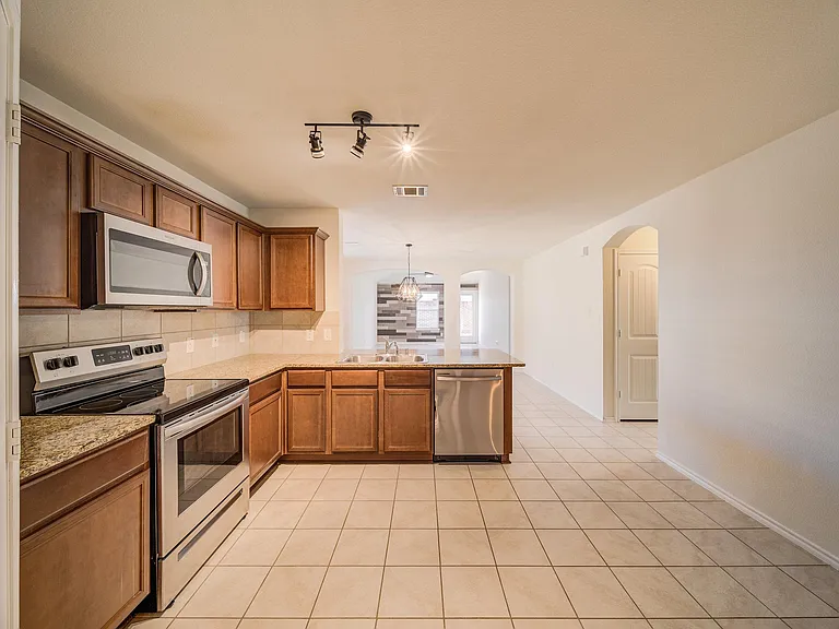 1110 Mercury Dr — Photo 10