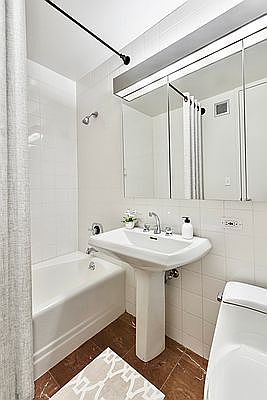 5th image of 525 E 72nd St APT 6D