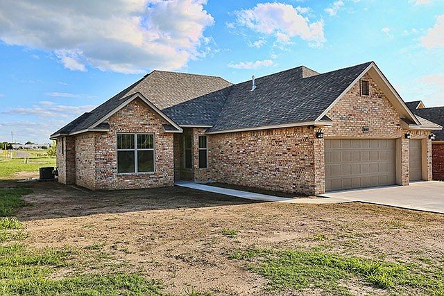 1st image of 1002 Stone Creek Dr