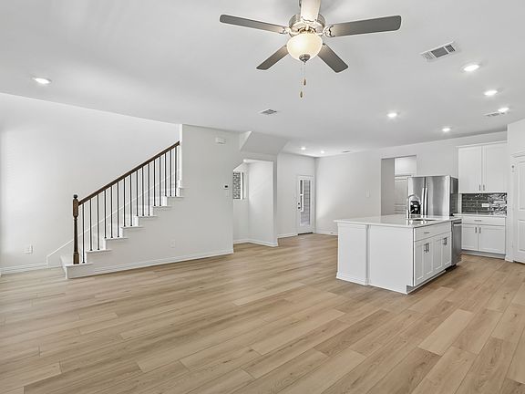 4th image of 2612 Arches Ln