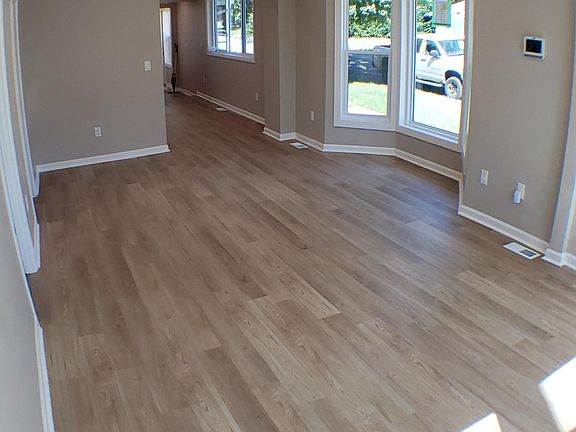 2nd image of 901 Courtney St NW