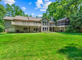 409 Marawood Dr, Woodstock, IL 60098