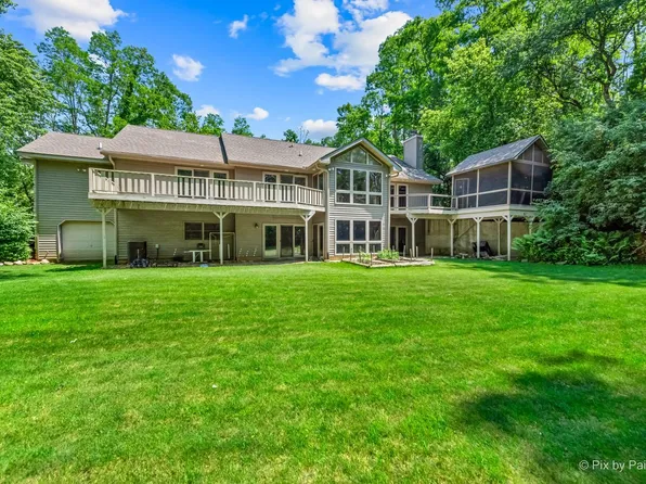 409 Marawood Dr, Woodstock, IL 60098