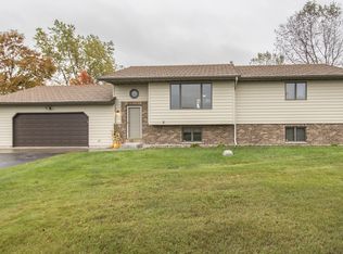 835 Harbor View Rd, Hudson, WI 54016