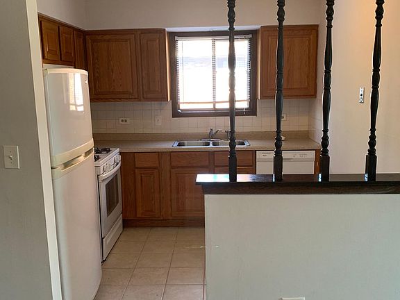 3rd image of 8619 Lexington Cir