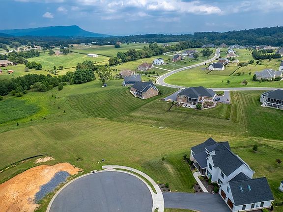 5th image of Claybrook Ct