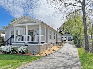 200 Mountain Heights Ave, Hot Springs, NC 28743