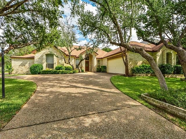 1st image of 132 Carefree Cir