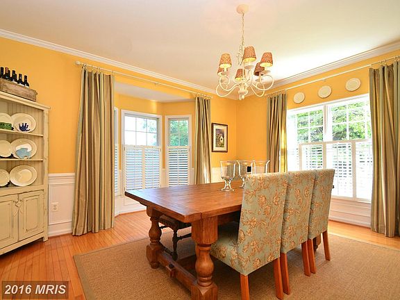 4th image of 17 N Forest Dr