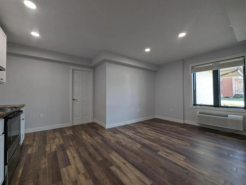 1 bed, 1.0 bath, 460 sqft, $995 — Photo 2
