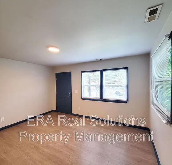 1038 14th Ave — Photo 7