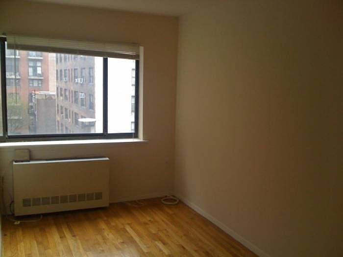 1st image of 130 E 28th St