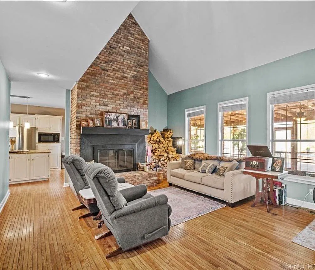 4 bed, 5.0 bath, 4172 sqft, $3,250 — Photo 3