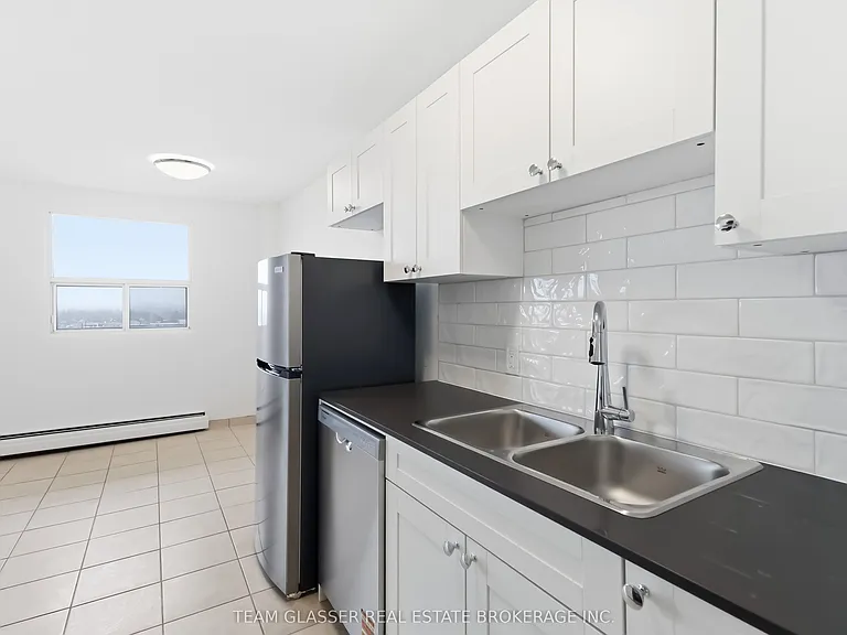 498 Queens Ave #802 — Photo 9