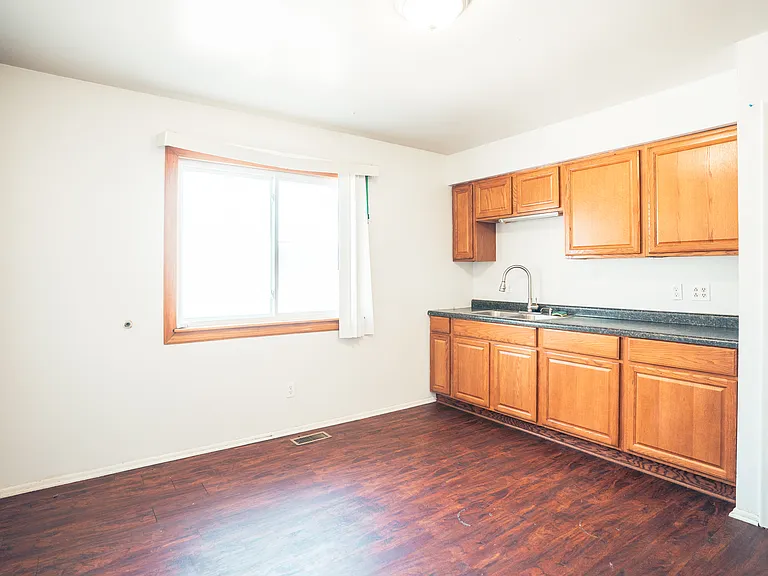 1490 Brady Ave — Photo 13