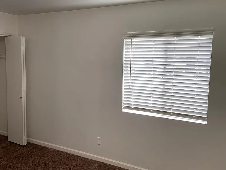 2400 Ashe Rd — Photo 12