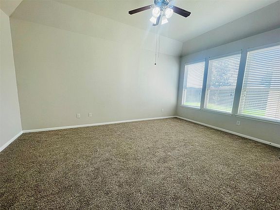 3rd image of 4702 Sedgewood Dr
