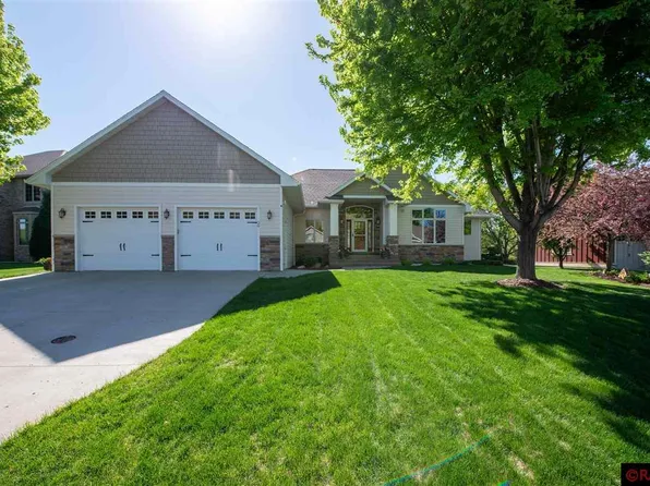 26 Deerwood Ct, North Mankato, MN 56003