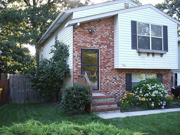 2nd image of 546 Elizabeth Ln