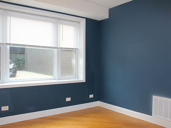 2nd image of 3215 N Francisco Ave #A