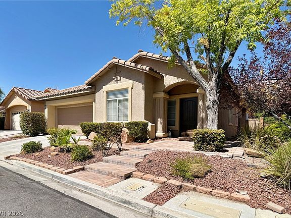 2nd image of 809 Royal Plum Ln