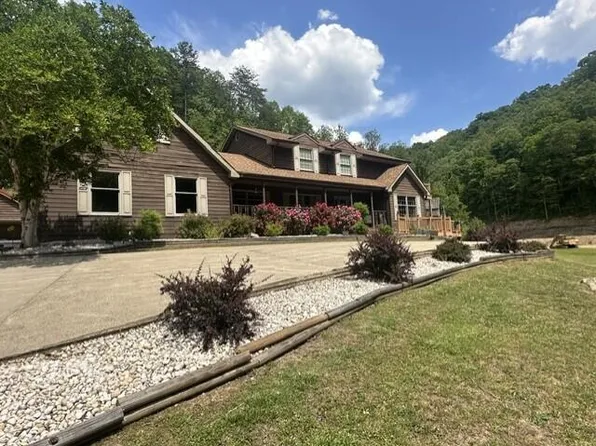357 Freds Frk, Prestonsburg, KY 41653