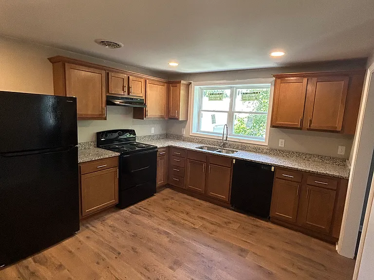 29 N Brooks Aly #2 — Photo 7