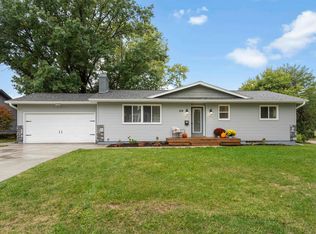 219 Clark Dr, Cedar Falls, IA 50613