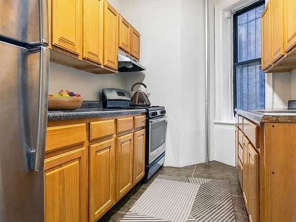 5th image of 229 W 105th St #D