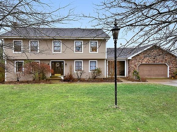 Fabulous Villa of North Park home offering resort style amenities. Perfect for sports enthusiasts and entertainers alike.