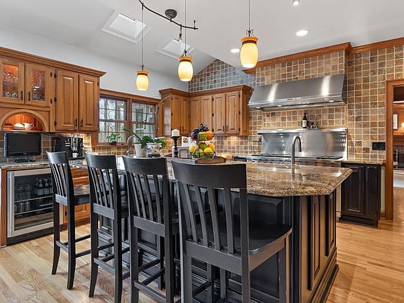 3rd image of 110 Travertine Trl