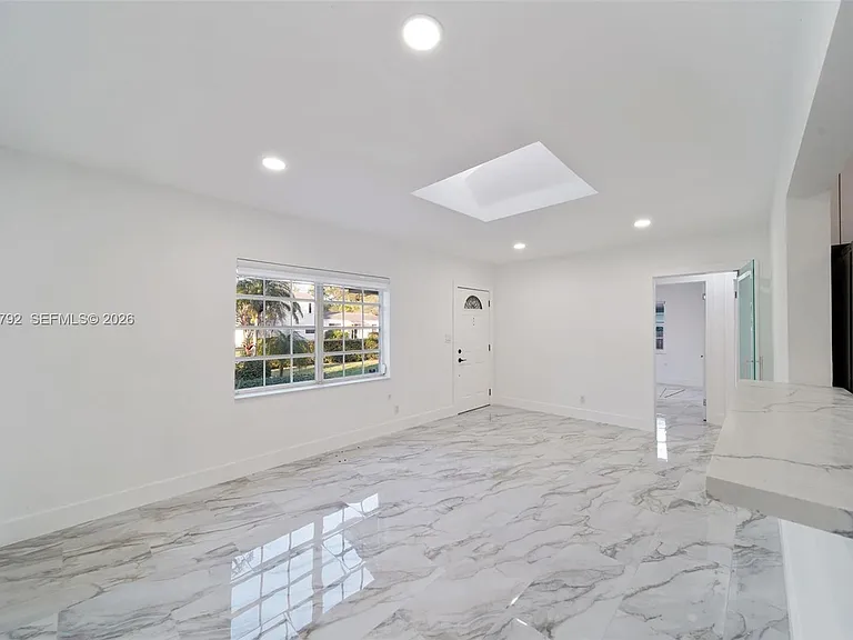 1102 NE 117th St — Photo 5