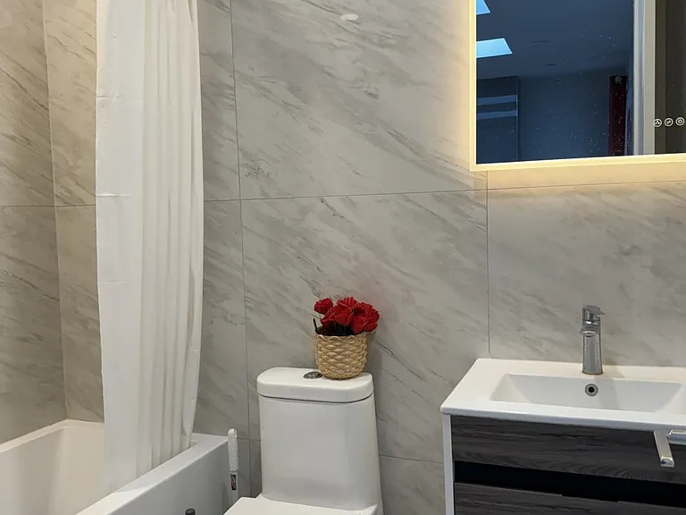176 Griffith St #2 — Photo 9