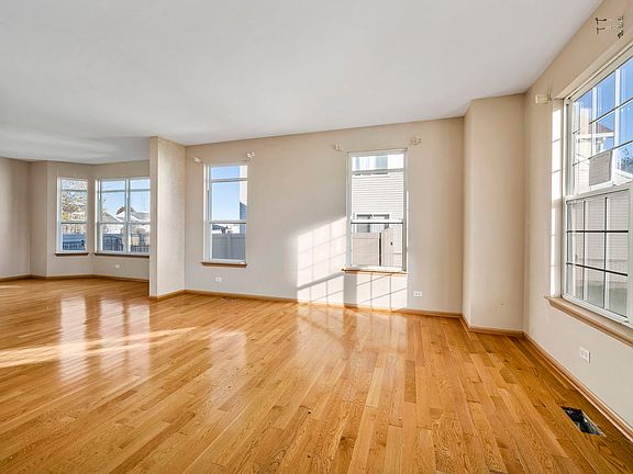 5th image of 1016 Great Plains Ave