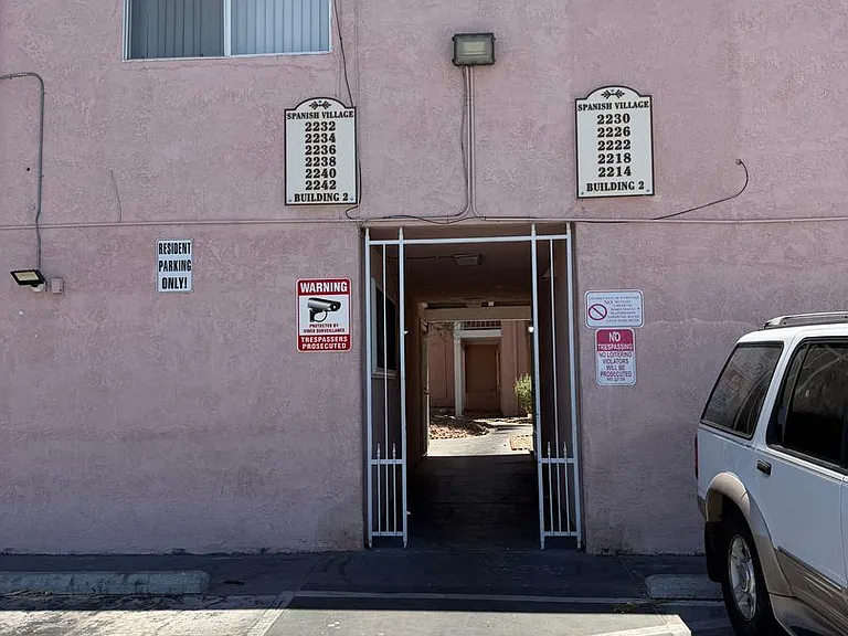2236 E Desert Inn Rd — Photo 23