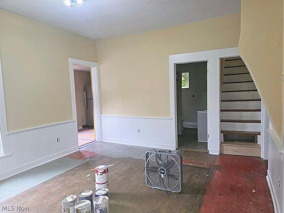 4th image of 583 Lake Rd