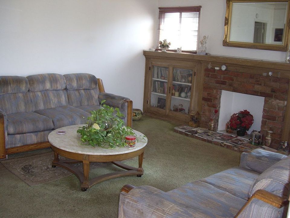 2nd image of 128 N Benton Way